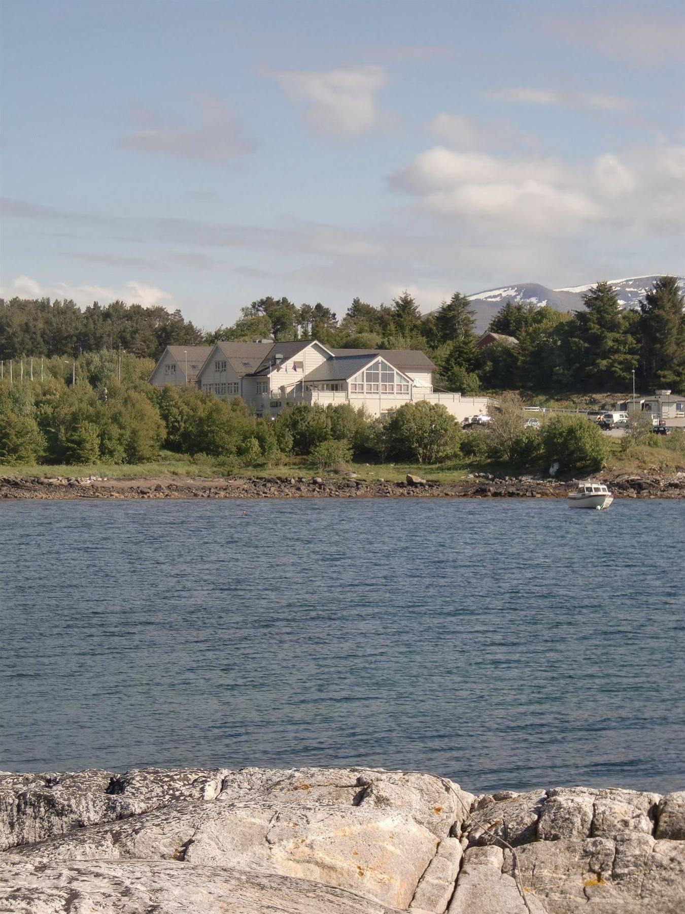 Aalesund Airport Hotel Ytterland Εξωτερικό φωτογραφία